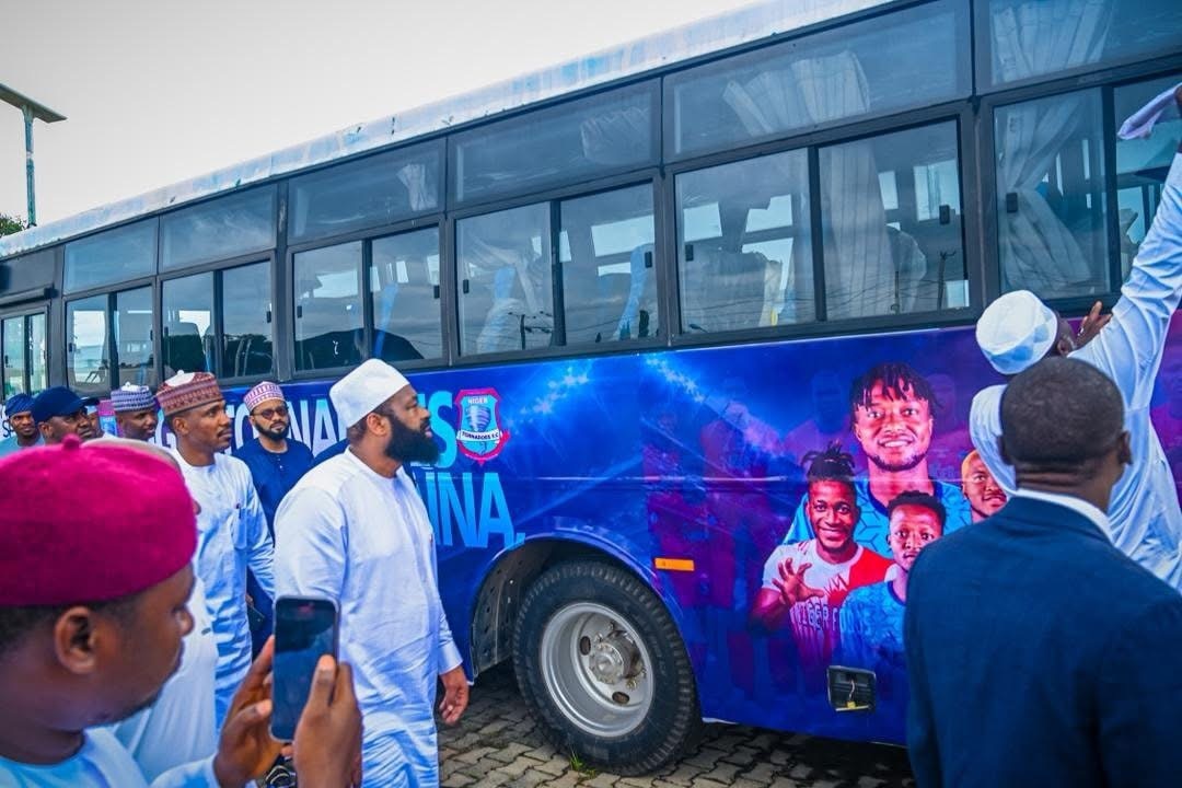 Bago Presents 40-Seater Bus to Niger Tornadoes
